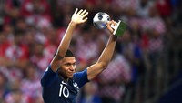 Di ajang Piala Dunia 2018 itu, Mbappe juga menyabet gelar pemain muda terbaik (Getty Images)