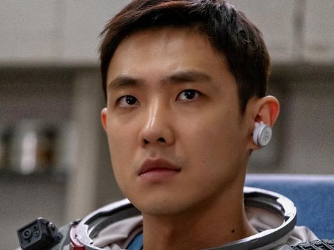 Lee Joon sebagai Ryu Tae-suk dalam The Silent Sea. Lee Joon sebagai Ryu Tae-suk dalam The Silent Sea.