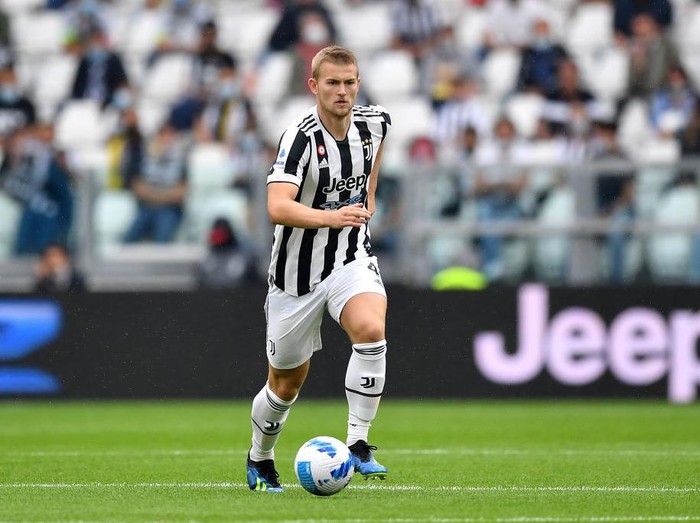 LONDON, ENGLAND - NOVEMBER 23: Matthijs de Ligt of Juventus 
 during the UEFA Champions League group H match between Chelsea FC and Juventus at Stamford Bridge on November 23, 2021 in London, England. (Photo by Catherine Ivill/Getty Images)
