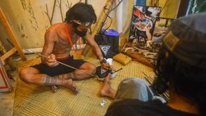 Melihat dari Dekat Pembuatan Tato Tertua di Dunia