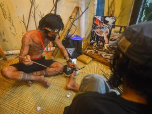 Melihat dari Dekat Pembuatan Tato Tertua di Dunia