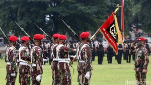 Momen Jenderal Dudung Terima 3 Brevet dari Kopassus