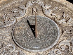 8 Benda yang Sulit Ditinggalkan dari Kehidupan Manusia, Sudah Ada Sejak Zaman Batu