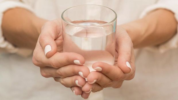 Perbanyak konsumsi air putih