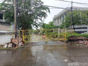 Sempat Banjir, Permukiman Warga di Taman Alfa Indah Jakbar Kini Surut Sempat Banjir, Permukiman Warga di Taman Alfa Indah Jakbar Kini Surut