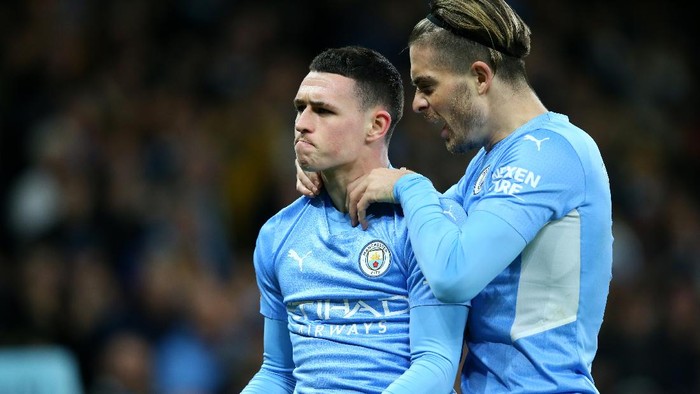 MANCHESTER, ENGLAND - DECEMBER 14: Phil Foden of Manchester City celebrates after scoring their sides first goal with Jack Grealish during the Premier League match between Manchester City and Leeds United at Etihad Stadium on December 14, 2021 in Manchester, England. (Photo by Alex Livesey/Getty Images)