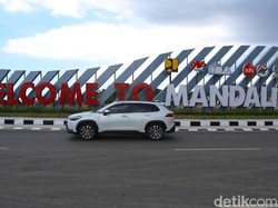 Toyota Corolla Cross Hybrid Jelajah Mandalika