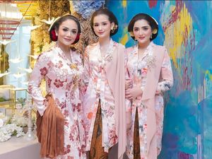 7 Foto Anggunnya Sarah Menzel Berkebaya di Acara 7 Bulanan Aurel Hermansyah