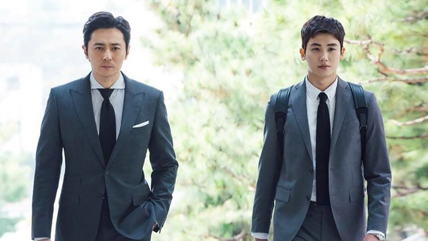 Scene Park Hyung Sik di drama Suits yang bekerja sebagai pengacara