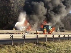 Truk Seruduk 3 Kendaraan Militer AS di Jerman, Semuanya Hangus Terbakar!