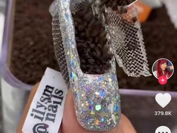 Unik! Nail Art Ini Berbentuk Saringan Teh Mungil