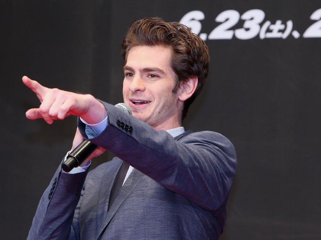 Andrew Garfield Liburan di Bali, Foto Telanjang Dada Jadi Sorotan Andrew Garfield Liburan di Bali, Foto Telanjang Dada Jadi Sorotan