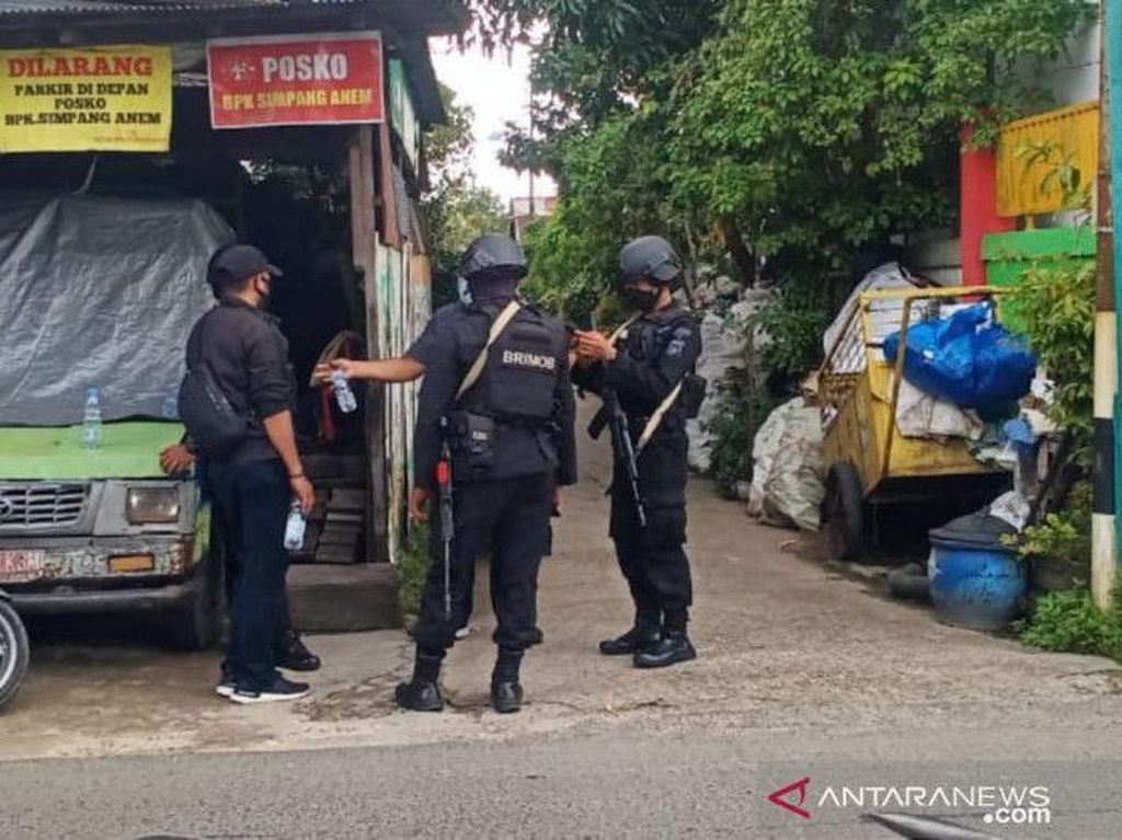 Pria Kalsel Ditangkap Densus Disebut Juara Dunia Silat Virtual di Belanda Pria Kalsel Ditangkap Densus Disebut Juara Dunia Silat Virtual di Belanda