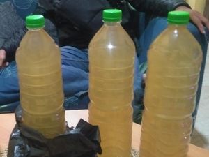 Emak-emak Jual Ciu Gedang Klutuk di Klaten, Warga Cemas Dibeli Anak-anak