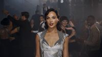 Gal Gadot Secantik Cleopatra di Death on the Nile