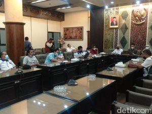 Buruh di Jatim Ingin UMP Dinaikkan Seperti Jakarta Buruh di Jatim Ingin UMP Dinaikkan Seperti Jakarta