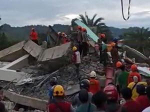 Dua Pekerja di Mamuju Tertimpa Reruntuhan Bangunan Saat Renovasi Masjid