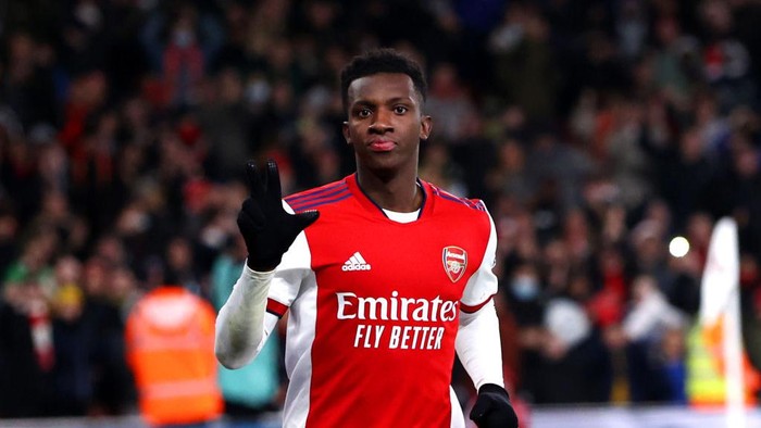 LONDON, ENGLAND - DECEMBER 21: Eddie Nketiah of Arsenal celebrates after scoring their teams fourth goal and his hat-trick during the Carabao Cup Quarter Final match between Arsenal and Sunderland at Emirates Stadium on December 21, 2021 in London, England. (Photo by Ryan Pierse/Getty Images)