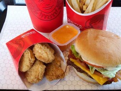 Awal Bulan Tetap Hemat! Burger dan Fried Chicken Wendys Diskon 50%