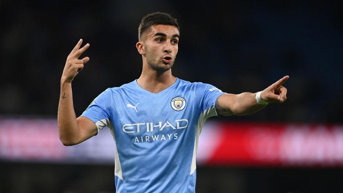 MANCHESTER, ENGLAND - SEPTEMBER 21: Ferran Torres of Manchester City during the Carabao Cup Third Round match between Manchester City and Wycombe Wanderers F.C. at Etihad Stadium on September 21, 2021 in Manchester, England. (Photo by Gareth Copley/Getty Images)