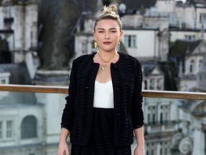 Syuting Thunderbolts, Florence Pugh Dilempar dari Gedung Tertinggi Kedua Dunia