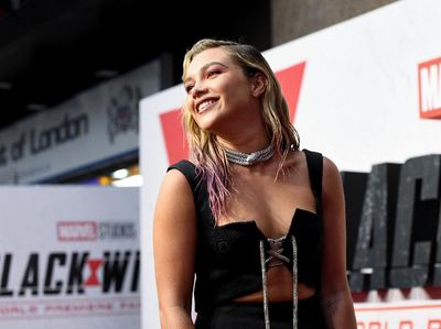 Florence Pugh Seksi, Anggun, dan Mempesona!