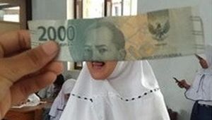 6 Foto Kocak Gabungan Wajah Asli & Uang Kertas Ini Bikin Takut Banget Loh