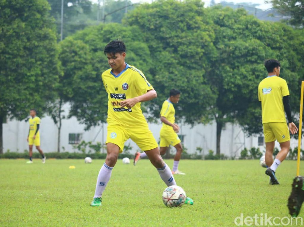 Genta Alparedo Dipinjamkan Semen Padang ke Arema FC