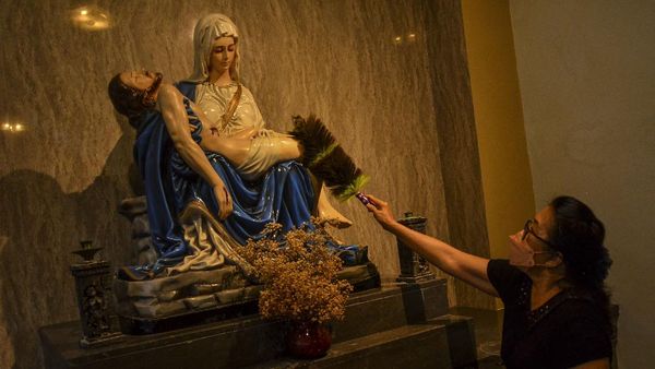 Gereja di Ciamis Bersolek, Ada Pohon Natal Kampanye Prokes