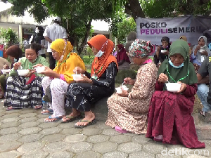 Bakso Manjakan Lidah Korban Erupsi Semeru yang 2 Pekan Makan Nasi Bungkus