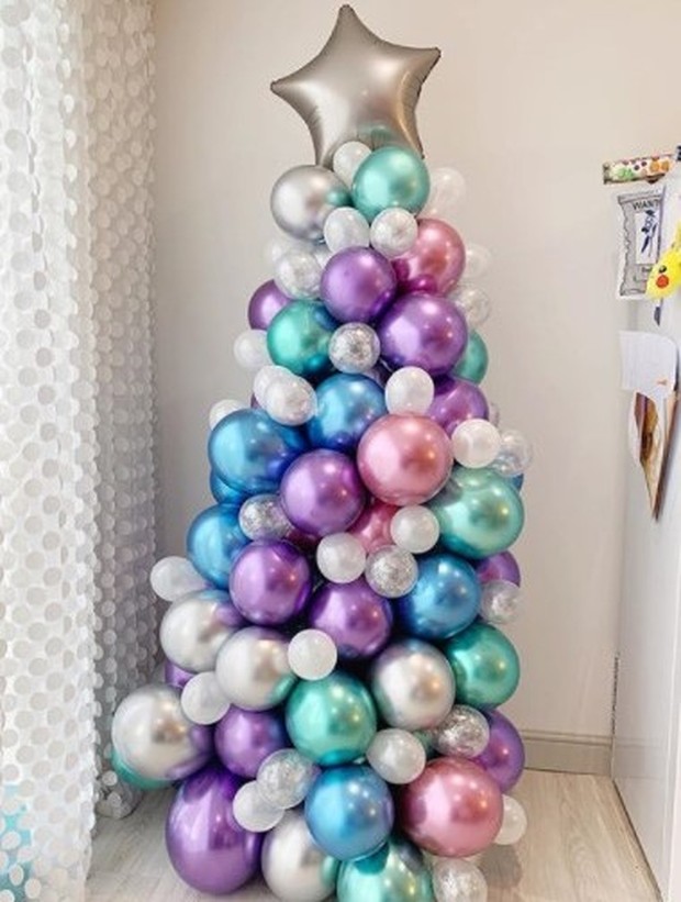 Ide pohon natal yang unik dari balon/Foto: Backyardboss.net