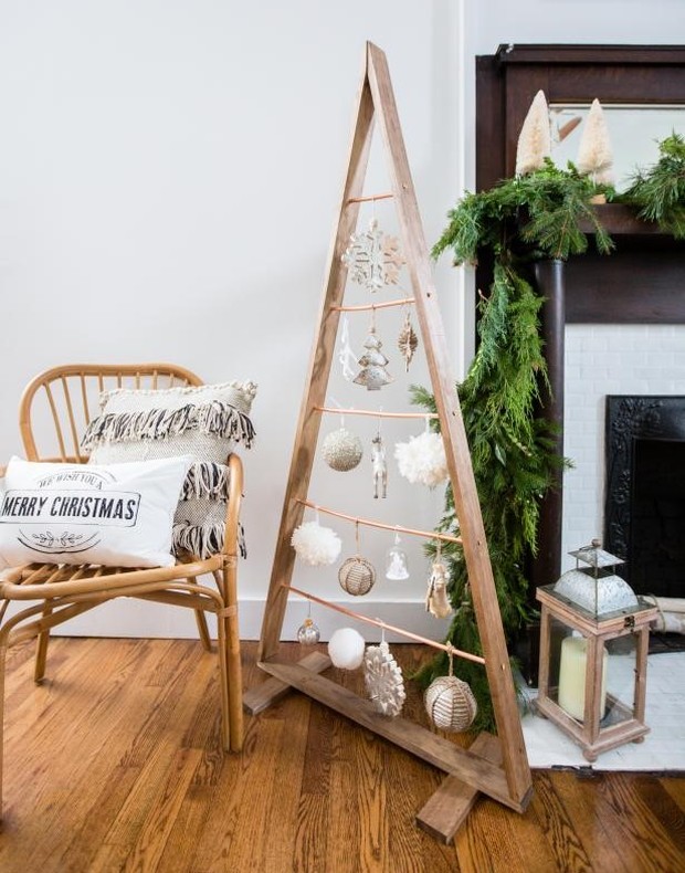 Ide pohon natal yang unik dari kerangka kayu/Foto: Backyardboss.net