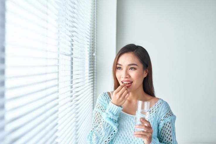 Ilustrasi Minum Obat