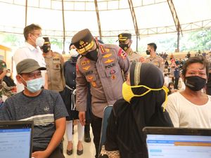 Tinjau Vaksinasi di Banten, Kapolri Tekankan Target 70% Tercapai Akhir Tahun Tinjau Vaksinasi di Banten, Kapolri Tekankan Target 70% Tercapai Akhir Tahun
