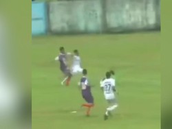 Detik-detik Kiper Tornado FC Berbenturan Saat Pertandingan