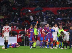 Momen Kartu Merah Kounde Kala Lempar Bola ke Wajah Jordi Alba