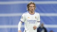 =5. Luka Modrić – £275,000 (Rp 5,2 miliar) per pekan. Foto: Getty Images/Gonzalo Arroyo Moreno