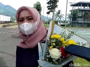 Kisah Haru Ibu Gantikan Wisuda Anak yang Meninggal Akibat Meningitis Kisah Haru Ibu Gantikan Wisuda Anak yang Meninggal Akibat Meningitis