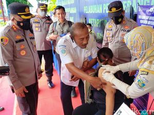 Mau Menyeberang ke Bali, Penumpang Ini Terpaksa Divaksin Kedua