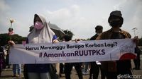 Ratusan Emak-emak Desak Pengesahan RUU PKS di Hari Ibu