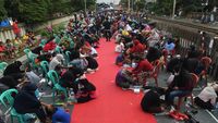 Momen Haru Ratusan Anak Basuh Kaki Ibunya
