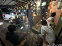 Nobar pertandingan Timnas masih menjadi tontonan wajib warga Indonesia.