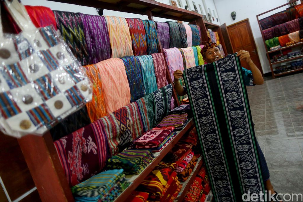 Proses Pembuatan Tenun Khas Sasak Lombok yang bernilai tinggi