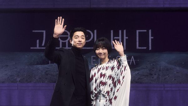Gong Yoo dan Bae Doona Tampil Menawan di Preskon The Silent Sea