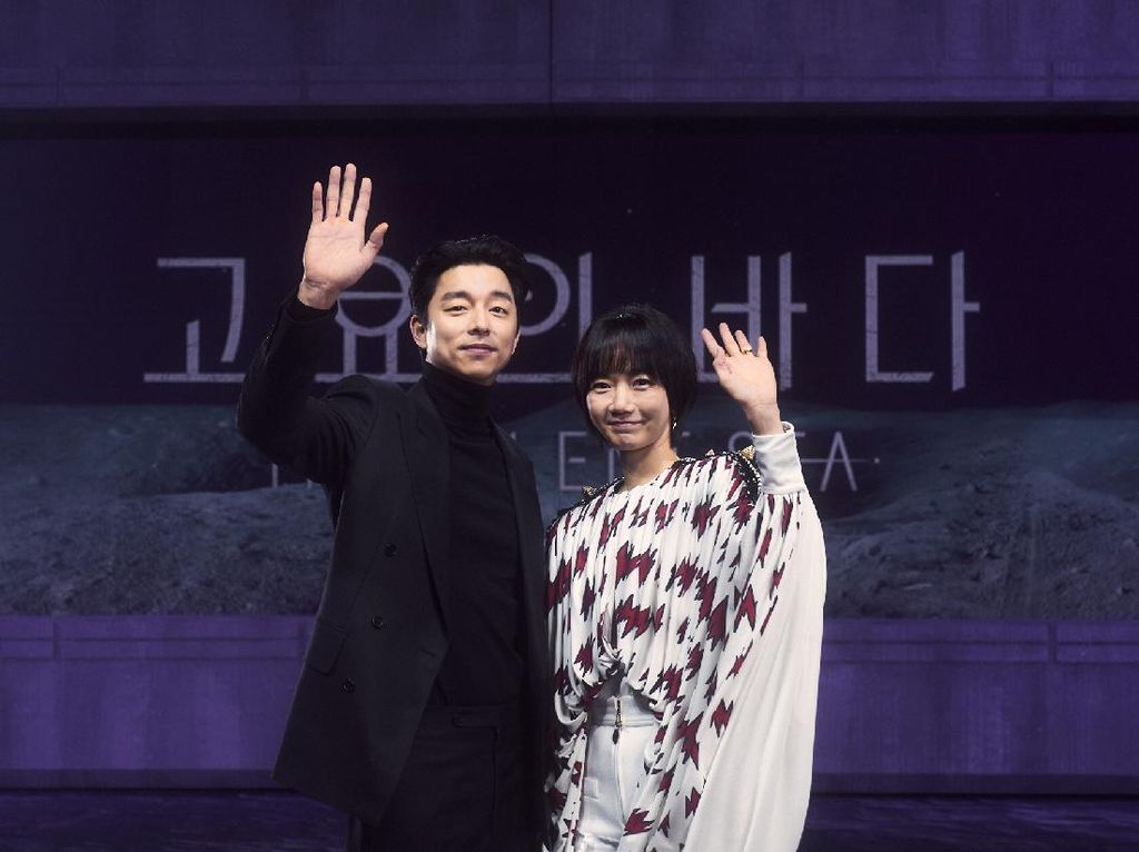 Gong Yoo dan Bae Doona Tampil Menawan di Preskon The Silent Sea