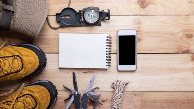 Tips mendaki gunung bagi para pemula/freepik/jcomp Pendaki pemula harus menyiapkan peralatan sebelum naik gunung.