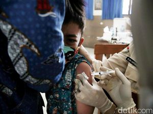 Anak Habis Vaksin COVID-19 Boleh Minum Es? Ternyata Begini Anjurannya