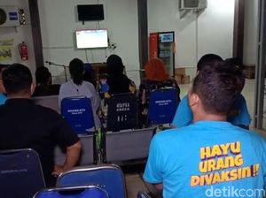 Kejari Sukabumi Gelar Vaksinasi Sambil Nobar Timnas Indonesia Vs Singapura