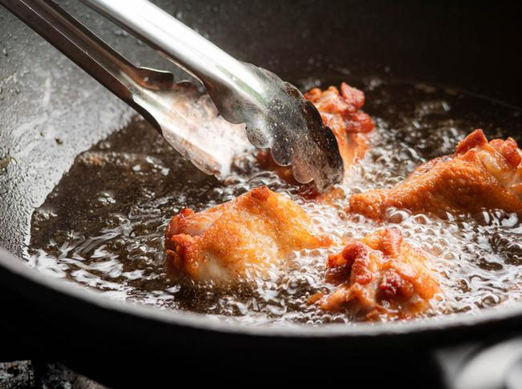5 Makanan yang Sebaiknya Tak Dikonsumsi saat Terpapar Omicron 5 Makanan yang Sebaiknya Tak Dikonsumsi saat Terpapar Omicron