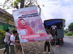 Banner Puan Maharani di Lokasi Terdampak Erupsi Semeru Diturunkan Satpol PP Banner Puan Maharani di Lokasi Terdampak Erupsi Semeru Diturunkan Satpol PP